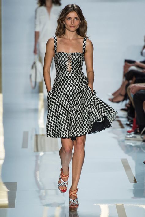 Diane von Furstenberg Spring 2014 Ready-to-Wear Collection Photos - Vogue 2014 Fashion, Dakota Johnson, Black & White, White Fashion, Von Furstenberg, Diane Von, Diane Von Furstenberg, Designer Collection, New York Fashion Week