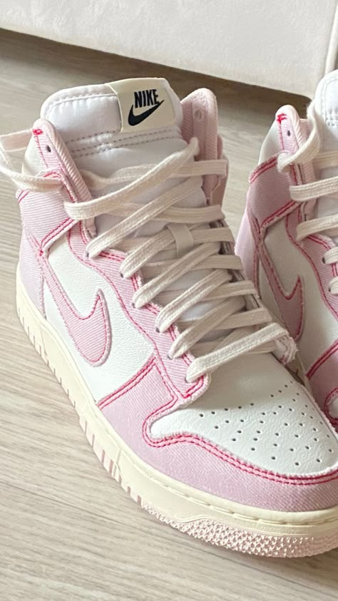 Pink Nike Shoes, Pretty Sneakers, Trendy Shoes Sneakers, Preppy Shoes, Inspiration Tattoos, Pretty Shoes Sneakers, All Nike Shoes, Cute Nike Shoes, Cute Sneakers