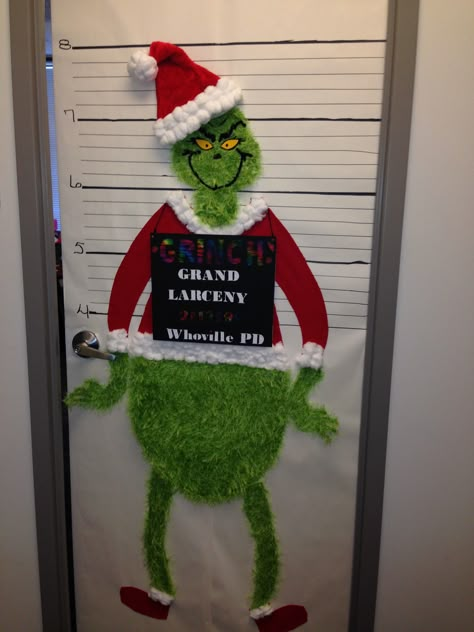 The Grinch - Christmas Office Door Decorating Contest.... Sheryl made it Christmas Door Contest, Grinch Door, Christmas Door Ideas, Door Decorations Classroom Christmas, Christmas Door Decorating, Holiday Door Decorations, Door Decorating Ideas, Christmas Doors, Diy Christmas Door