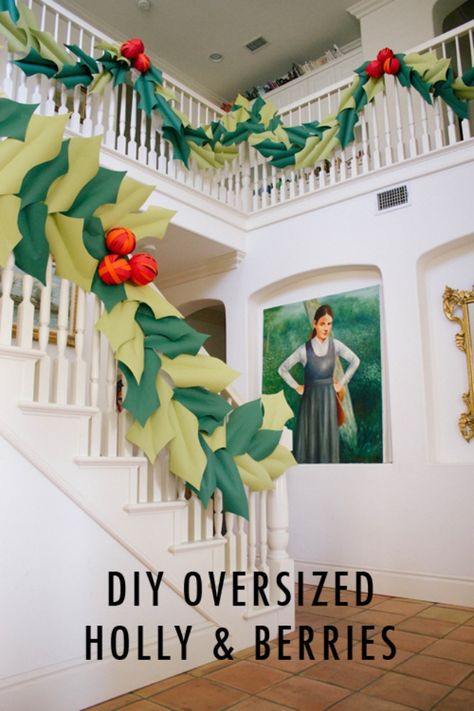 Oversized Decorations, Holly Garland, Garland Paper, Diy Christmas Garland, Garland Diy, Paper Christmas Decorations, Origami 3d, Garland Christmas, Diy Garland