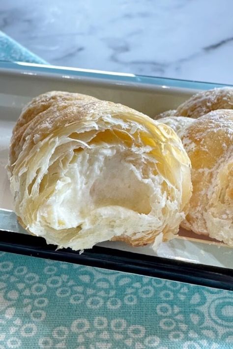 Puff pastry cream horns filled with whipped cream. Creme Horn Recipe, Puff Pastry Cream Horns, Cream Horns Recipe, My Country Table, Cream Horn, Lady Locks, Cream Horns, Cream Puff Recipe, Puff Pastry Desserts