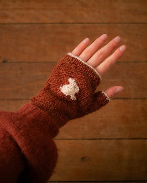 Handmade gloves made to order!🧡🌱🧶🌲🐑 These gloves are made from 100% soft alpaca yarn - a warm, yet light fibre that is perfect for keeping your hands warm in this transitional season, through chilly mornings or as the sun sets 🌸 Both of these styles and more are available on my website, handmade just for you 🧡 Knitted Aesthetic, Handmade Gloves, Gloves Knitted, Crochet Idea, Knitting Aesthetic, Knit Gloves, Fingerless Gloves Knitted, Alpaca Yarn, Wrist Warmers