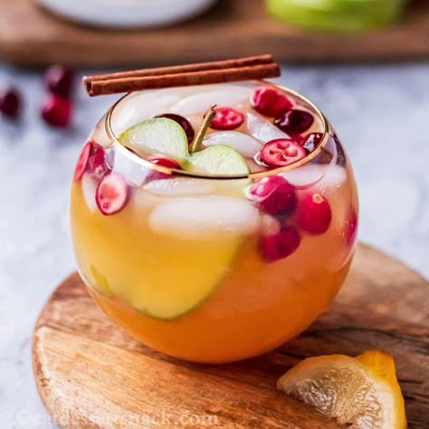 Apple Cider Punch Apple Cider Punch Non Alcoholic, Easy Fruity Drinks, Christmas Cider, Apple Cidar, Apple Cider Juice, Cider Punch, Apple Punch, Cranberry Ginger Ale, Apple Cider Punch