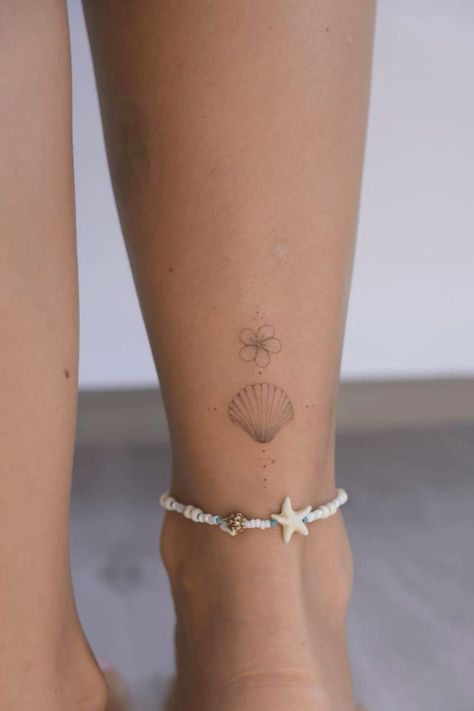 Shell Small Tattoo, Medium Ankle Tattoo, Tattoo Ideas Female Delicate, Stick And Poke Wrist Tattoo, Small Traveling Tattoos, Hawaiian Words Tattoo, Tattoo Ideas Beach Theme, Frangapenni Tattoo, Cute Shell Tattoo