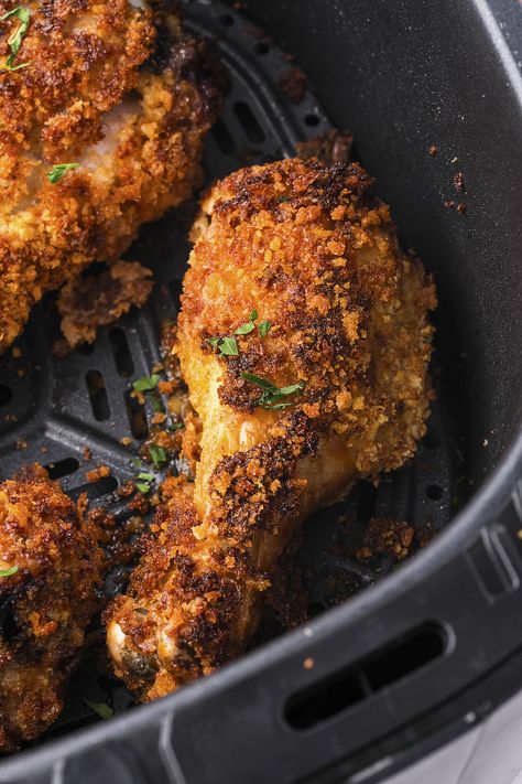 These Crispy Chicken Drumsticks are perfect for weeknight family dinners! Juicy chicken with a crispy, breaded skin that the kids love! Breaded Chicken Legs In Air Fryer, Breaded Drumsticks Air Fryer, Air Fried Drumstick Chicken Recipes, Breaded Chicken Drumsticks Air Fryer, Fried Chicken Drumsticks Air Fryer, Oven Baked Fried Chicken Drumsticks, Breaded Drumsticks Baked, Air Fry Chicken Drumsticks Recipes, Air Fryer Chicken Legs Bone In Crispy