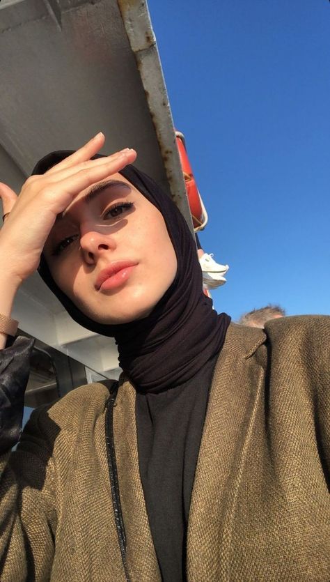 Hijab Turkish, Muslim Fashion Hijab Outfits, Hijab Aesthetic, Hijab Style Casual, Hijabi Fashion Casual, Hijabi Aesthetic, Poses Instagram, Self Portrait Poses