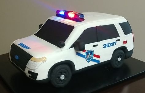 Police Car Cake with Lights! Police Car Cakes For Boys, Police Cake Ideas Birthday, Police Themed Cake, Police Theme Birthday, Police Car Cake, Policeman Cake, Cake With Lights, Police Car Cakes, Police Birthday Cakes