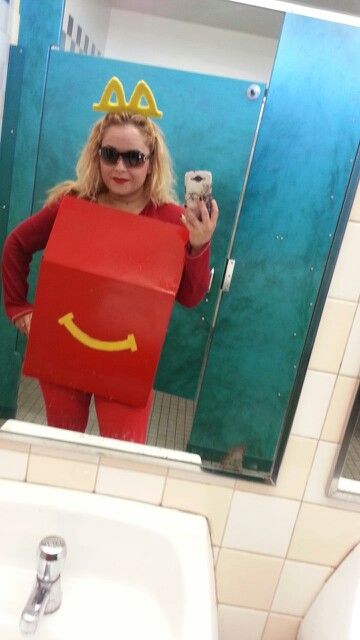 Lankybox Costume, Fed Ex Costume, Original Halloween Costume Ideas, Tampon Halloween Costume, Object Halloween Costumes, Inanimate Object Costume, Mcdonald’s Costume, Happy Meal Costume, Halloween Costume At Home