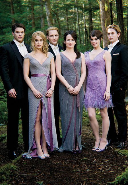 Breaking Dawn: the Cullen family Breaking Dawn Wedding, Bella Y Edward, Romantic Vampire, Cullen Family, Billy Burke, Twilight Wedding, Twilight Love, Rosalie Hale, Twilight Cast