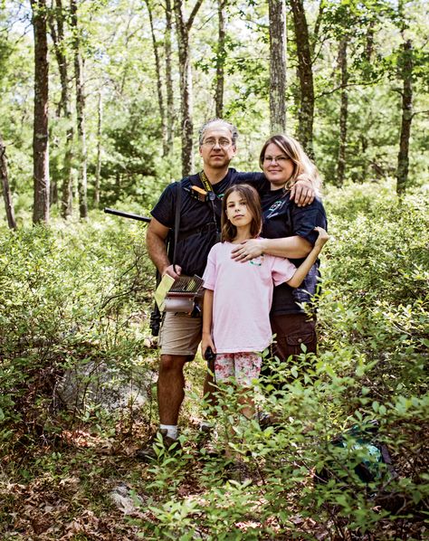 New England Wild Edibles | Secrets of the Spring Foragers - New England Today Foraging New England, Shelters In The Woods, Bushcraft Shelter, Contingency Plan, Wild Edibles, Wilderness Survival, Wild Food, Urban Garden, Bushcraft