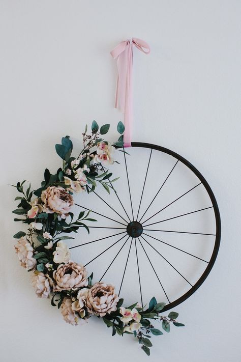 Make your own bicycle wheel floral arrangement for your wedding day with faux flowers from Afloral.com. Image by @greenweddingshoes #bridalflowers #floralarrangement Wedding Greenery Garland, Greenery Wreaths, Diy Photo Backdrop, Wedding Greenery, Bicycle Decor, Wheel Decor, Eucalyptus Garland, Seeded Eucalyptus, Greenery Garland