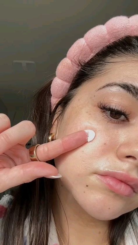 Ultimate ASMR Morning Skincare Routine: Relax, Rejuvenate, Glow Glowing Skin Secrets, Morning Skincare Routine, Acne Prone Skin Care, Glow Skincare, Morning Skincare, Morning Skin Care Routine, Skin Care Items, Healthy Beauty, Night Routine