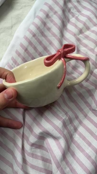 Pretty Mugs, Tanah Liat, Clay Diy Projects, Keramik Design, Pottery Crafts, Diy Pottery, Ceramics Pottery Art, Ceramics Projects, Clay Art Projects