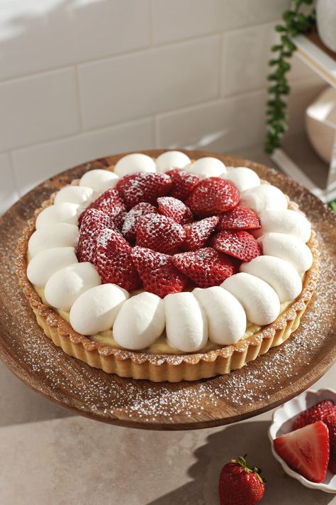 This strawberry custard tart is made with a buttery shortcrust pastry filled with custard, whipped cream, and fresh strawberries. Simple but delicious! #strawberrytart #custard #tart #strawberry | teakandthyme.com Biscoff Tiramisu, Strawberry Custard, Baking Dessert Recipes, Homemade Custard, Tart Filling, Cream Tart, Strawberry Tart, Tart Baking, Custard Tart