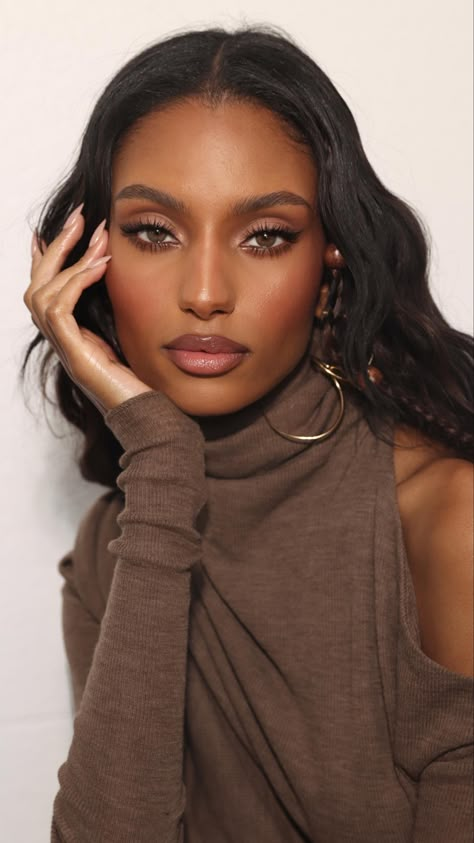 Neutral Makeup Look, Look Working Girl, Formal Makeup, Brown Skin Makeup, Soft Glam Makeup, Glam Makeup Look, Extensions Hair, Soft Glam, Dark Skin Makeup