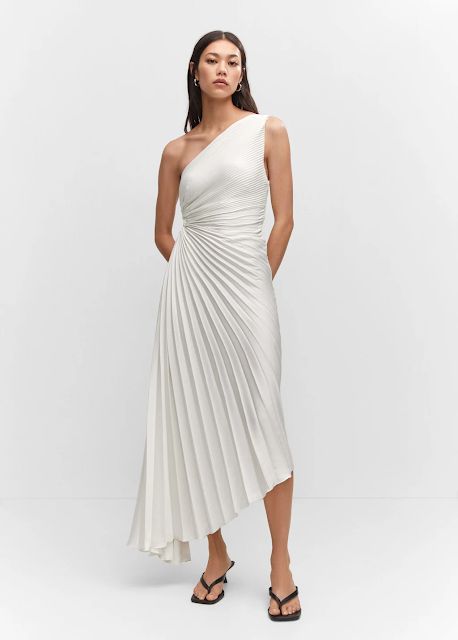 MARIA'S STYLE PLANET: Asymmetrical pleated dress Pleated Fabric, Pleated Midi Dress, Asymmetrical Design, Party Dresses For Women, Ladies Party, Pleated Dress, Long Skirt, Long Dress, Party Dress