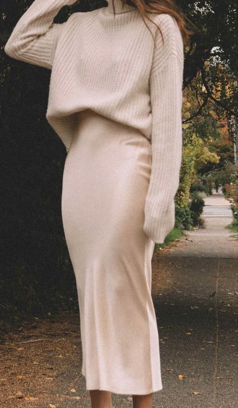 Seattle Summer, Sarah Butler, Mode Turban, Summer Work, Summer Work Outfits, Looks Street Style, Mode Inspo, Cream Sweater, Office Casual