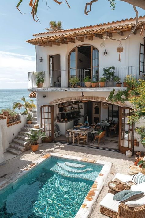 Medditeranean Aesthetic House, Hacienda Beach House, White Hacienda Style Homes, Coastal Italy Home, Beach Mediterranean House, Italian Beach House Aesthetic, Spain Houses Spanish Style, Meditrainian House Interior, Mideterranean House Aesthetic