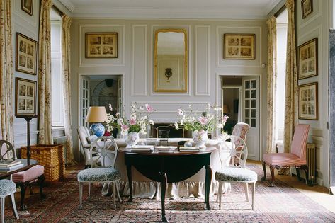 Gloucestershire Leta Austin Foster, European Interiors, Robert Kime, Nautical Living Room, Winding Path, White Bedroom Design, Traditional Chic, Deco Chairs, All Things Bright And Beautiful