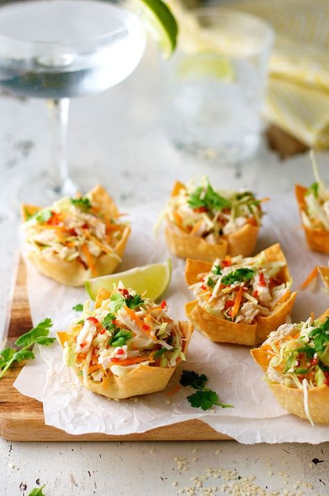 17 Healthy Holiday Appetizers Chicken Salad Wonton Cups, Salad Wonton Cups, Chicken Salad Wontons, Healthy Holiday Appetizers, Tropisk Fest, Chicken Salad Ingredients, Thai Chicken Salad, Wonton Cups, Won Ton