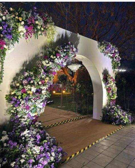 Entry Gate Decoration Wedding, Wedding Decoration Entrance, Entry Gate Decoration, Floral Bedroom Decor, Wedding Gate, Entrance Arch, Hall Decorations, Gate Decoration, Wedding Hall Decorations