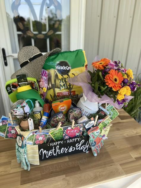 Diy Mother's Day Gift Basket, Auction Gift Basket Ideas, Raffle Ideas, Gardening Gift Baskets, Auction Basket, Mothers Day Baskets, Auction Baskets, Raffle Basket, Best Gift Baskets