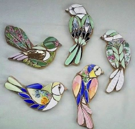 Mosaic Furniture, Koti Diy, Mosaic Garden Art, Mosaic Animals, Mosaic Birds, Mosaic Art Projects, Mosaic Madness, Mosaic Tile Art, Tiles Mosaic