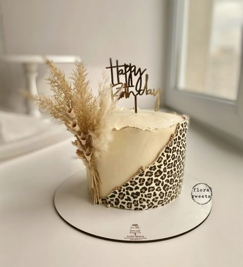 Cheetah Birthday Cakes, Animal Print Birthday Party, Cheetah Print Cakes, Cheetah Cakes, Cheetah Birthday Party, Leopard Cake, Leopard Print Cake, Cheetah Birthday, Leopard Birthday