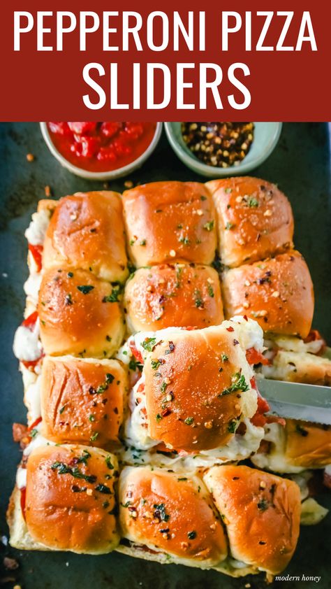 Pepperoni Pizza Sliders Easy Dinner Ideas With Hawaiian Rolls, Pepperoni Sliders, Pepperoni Sandwich, Pepperoni Pizza Sliders, Chef Skills, Sliders Recipes Hawaiian Rolls, Pizza Sliders, Easy Slider Recipes, Pizza Slider