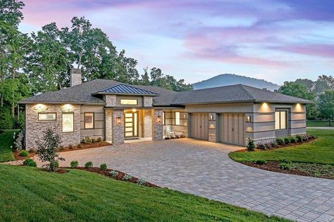 3-Bedroom Single-Story Transitional Home with Courtyard Entry Garage and Covered Lanai Houses With Pools, Transitional House Plans, Modern Contemporary House Plans, Florida House Plans, Ceiling Plan, Transitional Home, House Plan Ideas, Transom Windows, Hip Roof