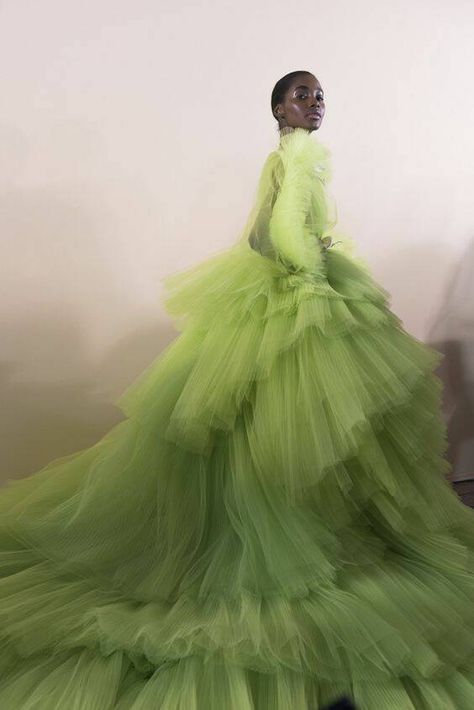 Big and Colorful tulle Dresses we love! / Inspiration | Laurie Bessems Tami Williams, Tutu Women, Giambattista Valli Couture, Giambattista Valli Haute Couture, Long Tutu, Backstage Runway, Green With Envy, Giambattista Valli, Mode Inspo