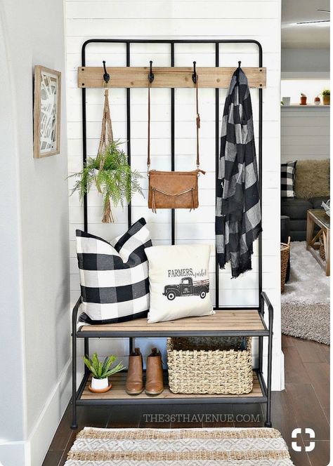 Entryway furniture Mudroom Entryway, Mudroom Ideas, Modern Home Decor Ideas, Diy Entryway, Entry Decor, Mudroom Laundry, Foyer Decor, Interior Vintage, Mud Rooms