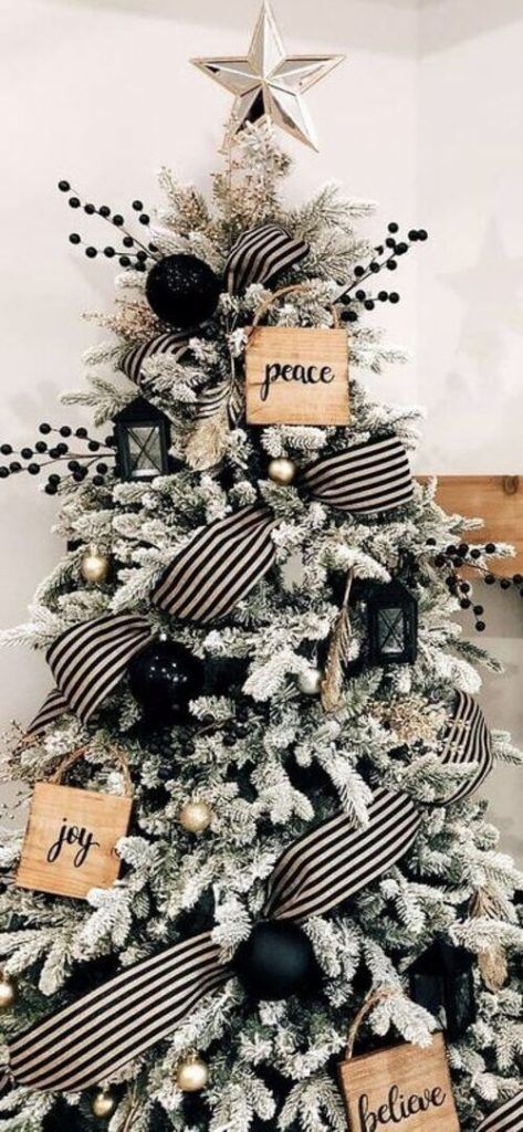 17 Beautiful Christmas Tree Decor Ideas You Need To Copy Right Now Black Christmas Decorations, Black White Christmas, Christmas Tree Decorating Themes, Elegant Christmas Trees, Christmas Decor Inspiration, A White Christmas, Christmas Themes Decorations, Christmas Tree Inspiration, Black Christmas Trees