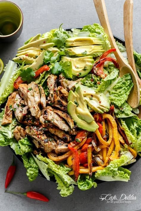 Chilli Lime Chicken, Chicken Fajita Salad, Fajita Salad, Chili Lime Chicken, Salad With Chicken, Grilled Chicken Thighs, Chicken Fajita, Think Food, God Mat