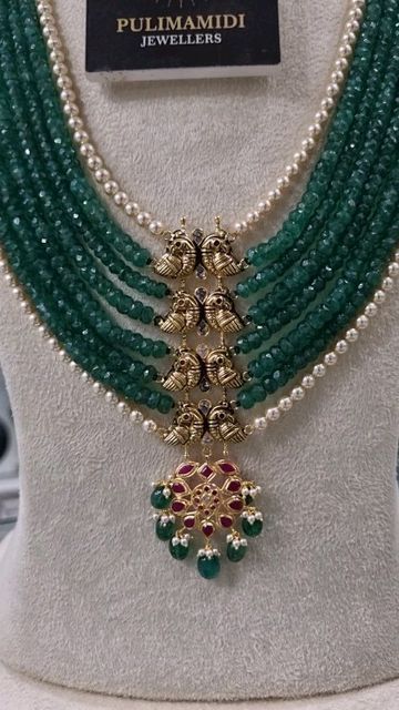 Beaded Gold Jewelry, Pearl Emerald Necklace, Green Beads Necklace Indian, Sabyasachi Jewellery Choker, Simple Pearl Necklace Indian, Indian Beads Jewellery Design, Beads Chain Designs, Emerald Beads Jewelry Indian, Beeds Chain Designs