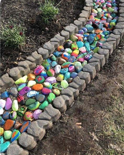 Old Tyres, Kids Yard, Landscaping With Large Rocks Front Yard, Garden Rock Art, Rock Garden Design, Landscaping With Large Rocks, Ideas Backyard, School Garden, Garden Yard Ideas