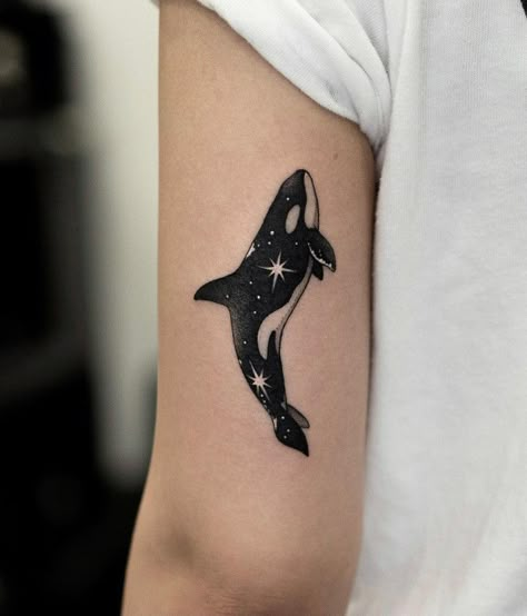 Orca Yin Yang Tattoo, Aesthetic Black Tattoo, Orca Tattoos For Women, Orca Tattoo Fine Line, Orca Whales Tattoo, Whale And Flower Tattoo, Tattoo Ideas Whale, Small Orca Tattoo, Orca Tattoo Design