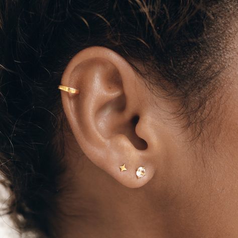 These star stud earrings are just so dreamy! Star light, star bright...we think our Ida star earrings make a dazzling statement on second and third piercings. 🥰 Diameter: 4mm. Silver Star Earrings, Star Stud Earrings, Gold Ear Cuff, Star Light, Gemstone Stud Earrings, Star Earrings Stud, Gemstone Studs, Solid Gold Jewelry, Star Studs