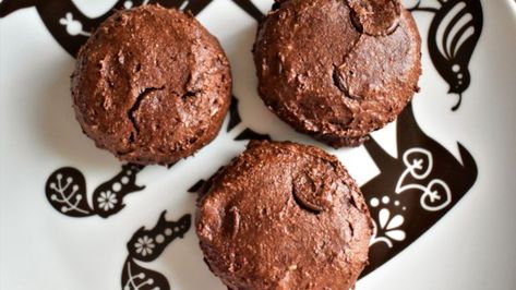 While these chocolate cookies are not completely sugar-free, they have no added sugar and only use dates for sweetness. Chocolate Raisin Cookies, Pecan Cheesecake Bars, Date Cookies, Sugar Free Recipes Desserts, Date Recipes, Best Cookies, Gingerbread Cake, C Is For Cookie, Cookies Chocolate