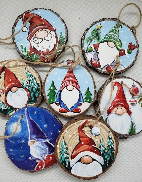 Decoracion Navidad Diy, Wood Slice Christmas, Wood Cookies, Painted Ornament, Handmade Christmas Crafts, Painted Christmas Ornaments, Wooden Tags, Wood Christmas Ornaments, Wooden Christmas Ornaments