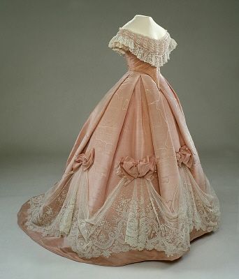 http://madameberg.blogspot.com/2011/12/museum-goodies.html Interlaken Switzerland, Hoop Dress, 1800s Fashion, 19th Century Fashion, Old Dresses, Interlaken, Victorian Clothing, Antique Dress, Vintage Gowns