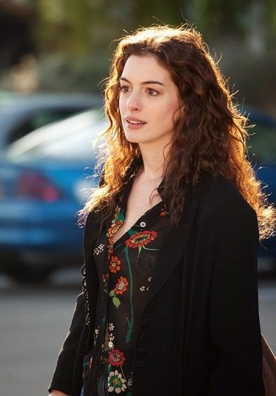 Anne Hathaway ❤ Maggie Murdock, Anne Hathaway Hair, Ann Hathaway, Walking Down The Street, Most Beautiful People, Anne Hathaway, Catwoman, Brown Eyes, American Actress