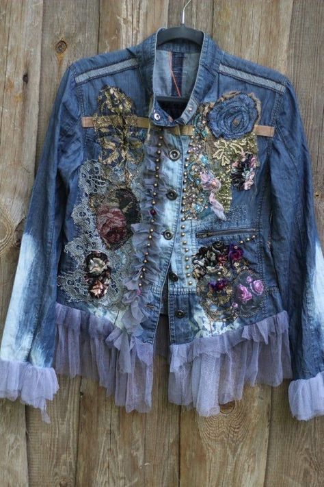 Grunge Denim Jacket, Denim Jacket Grunge, Denim Jacket With Jeans, Boho Denim Jacket, Outfit Denim Jacket, Denim Jacket Outfits, Jean Jacket Diy, Jacket With Jeans, Grunge Denim