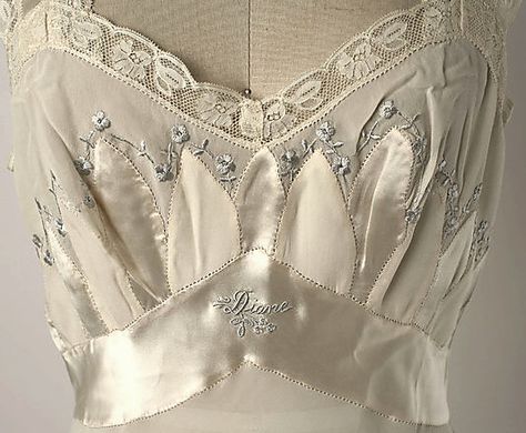 1952 Nightgown bodice - note the fancy embroidered name. Lingerie Vintage, Silk Clothes, Silk Nightgown, Lingerie Inspiration, Vintage Nightgown, Frou Frou, Silk Lingerie, Casual Styles, Vestidos Vintage