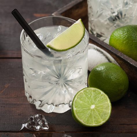 35 Easy Mixed Drinks Anyone Can Master I Taste of Home Vodka Gimlet, Martini Recipes Vodka, Easy Mixed Drinks, Bartender Drinks, Vodka Brands, Vodka Soda, Pineapple Rum, Vodka Martini, Gimlet