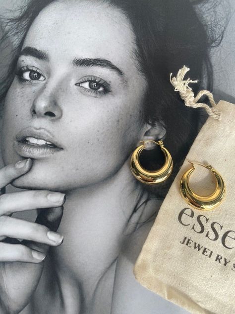 Hoop Earrings Aesthetic, Chunky Gold Hoop Earrings, Handmade Fabric Bags, Small Gold Hoop Earrings, Golden Hoops, Earrings Golden, Small Gold Hoops, Earrings Aesthetic, Chunky Hoop Earrings