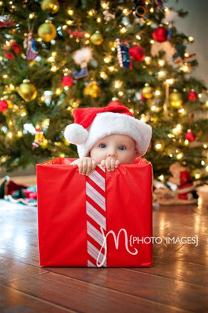 Cute Christmas picture Christmas Baby Pictures, Baby Christmas Photos, Baby Fotografie, Christmas Photo Ideas, Xmas Photos, Baby Picture Ideas, Family Christmas Pictures, Christmas Pics, Foto Baby