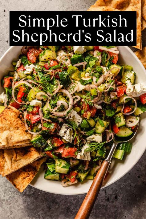 Shepherd Salad, Salad With Herbs, Turkish Salad, Spicy Salad, Grilled Steak, Salad Side Dishes, Mediterranean Diet Recipes, Middle Eastern Recipes, Turkish Recipes