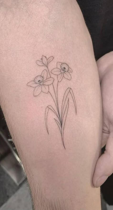 Daffodil Dog Tattoo, Simplistic Daffodil Tattoo, Tattoo Ideas Female Daffodil, Dafodill Flowers Tattoo Simple, Minimalist Narcissus Tattoo, Minimalist Daffodil Tattoo, Dafidol Flowers Tattoo, Daffodil Line Tattoo, Daffodil Fine Line Tattoo