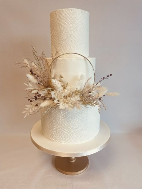 3 Teir Wedding Cake, Wedding Cake Buttercream, Art Deco Wedding Cake, 3 Tier Wedding Cake, Boho Cake, Boho Wedding Cake, 3 Tier Wedding Cakes, Wedding Table Designs, Dried Flowers Wedding